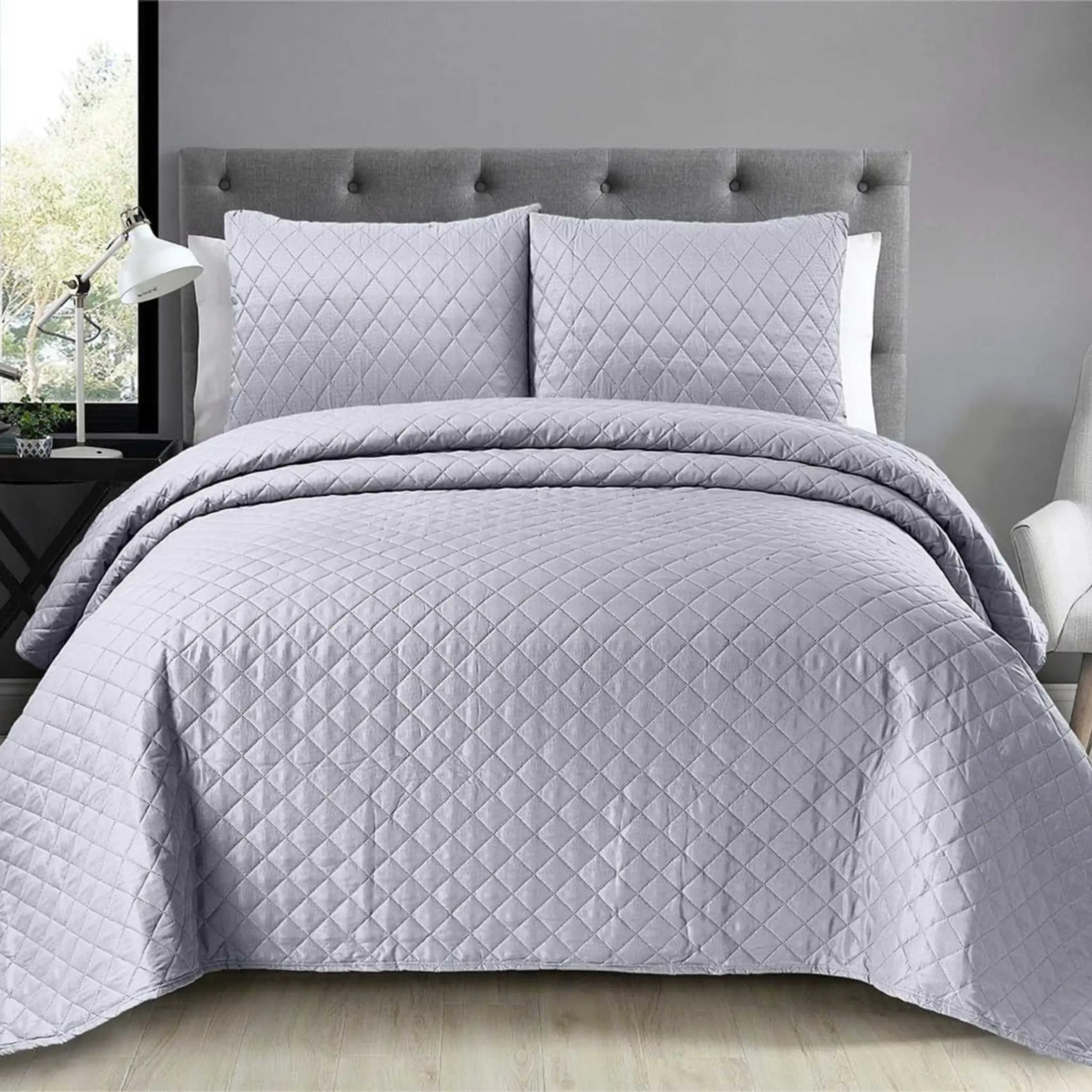 Vilano Springs, Premium Quality, Soft, Wrinkle, Fade, & Stain Resistant, Easy Care, Oversized Quilt Cover Set with 1 Quilt Set and 2 Shams, Full/Queen, Bright White - Beach Stone