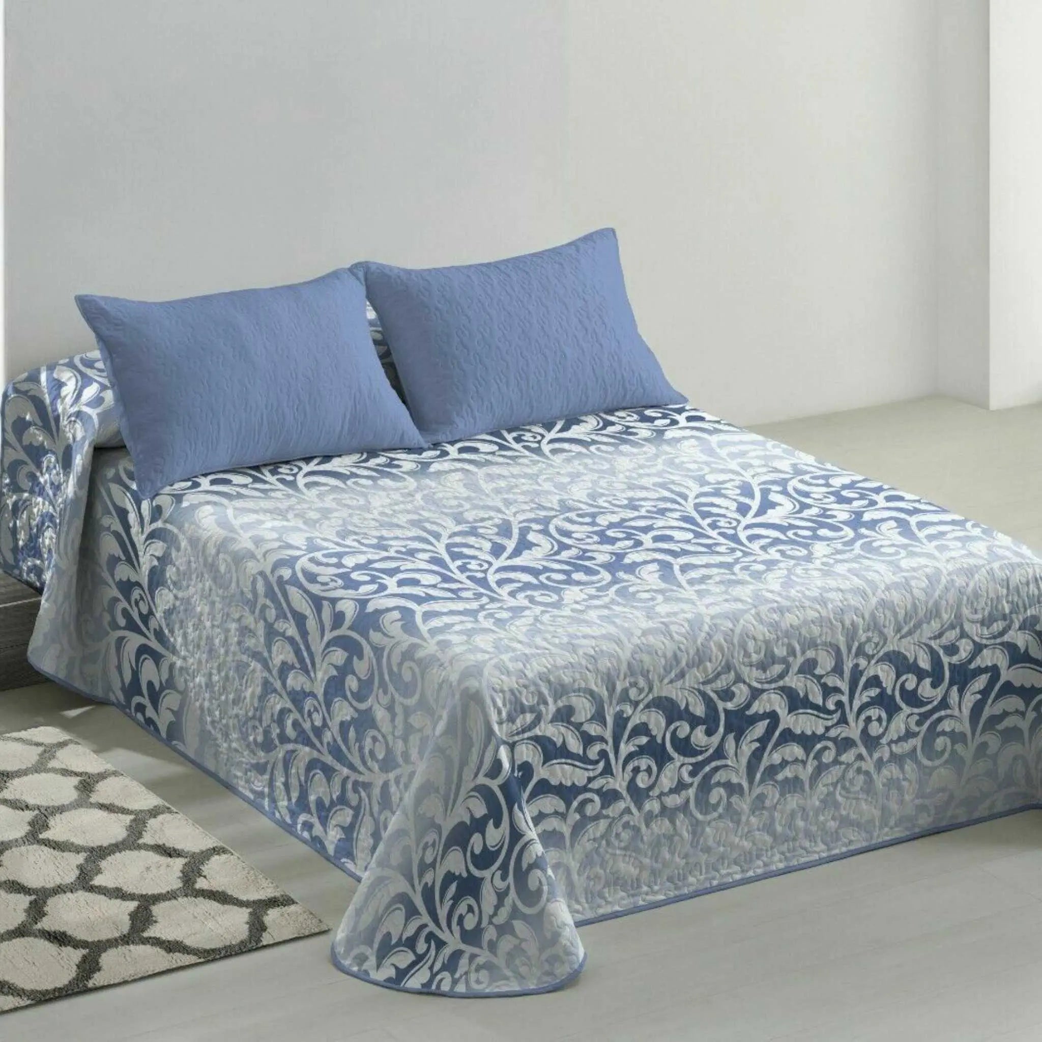 Luxury Reversible Floral Pattern Bedspread