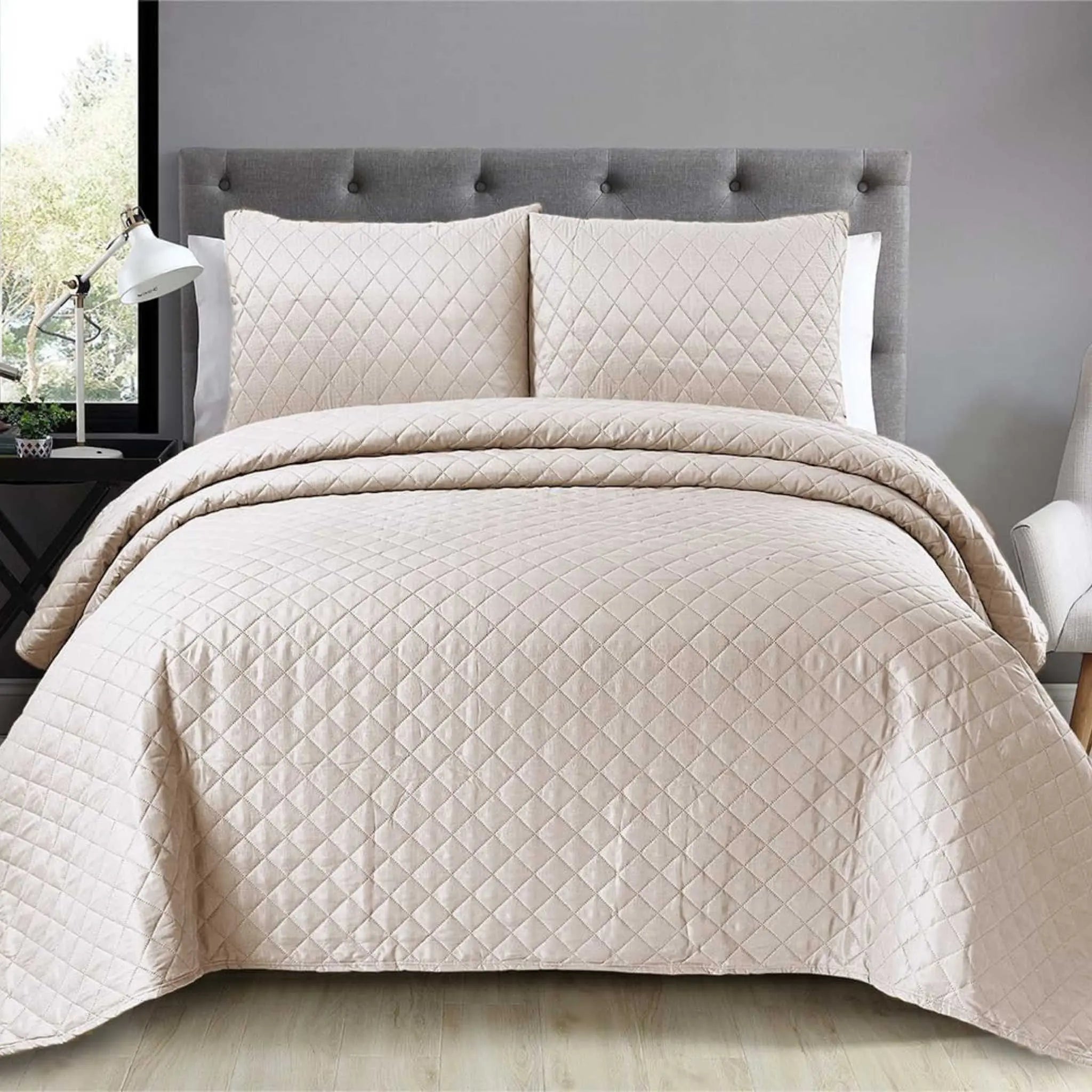 Vilano Springs, Premium Quality, Soft, Wrinkle, Fade, & Stain Resistant, Easy Care, Oversized Quilt Cover Set with 1 Quilt Set and 2 Shams, Full/Queen, Bright White - Beach Stone