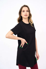 Short-Sleeved Curved Hem Womens T Shirt in Black!
