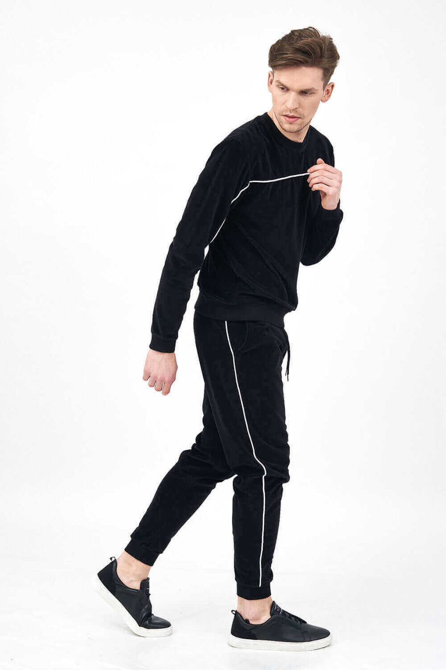 Side running Posture of Velour Men's Tracksuit Set with contrast Piping