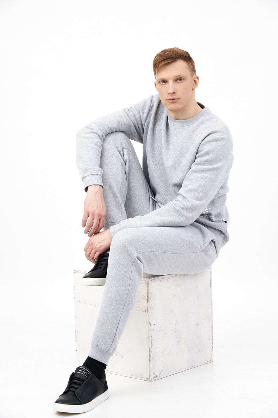 Sitting Posture of Regular Fit Reflective Fleece Sweater Tracksuit for Men